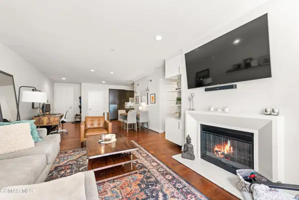 10878 Bloomfield Street #107, Toluca Lake, CA 91602