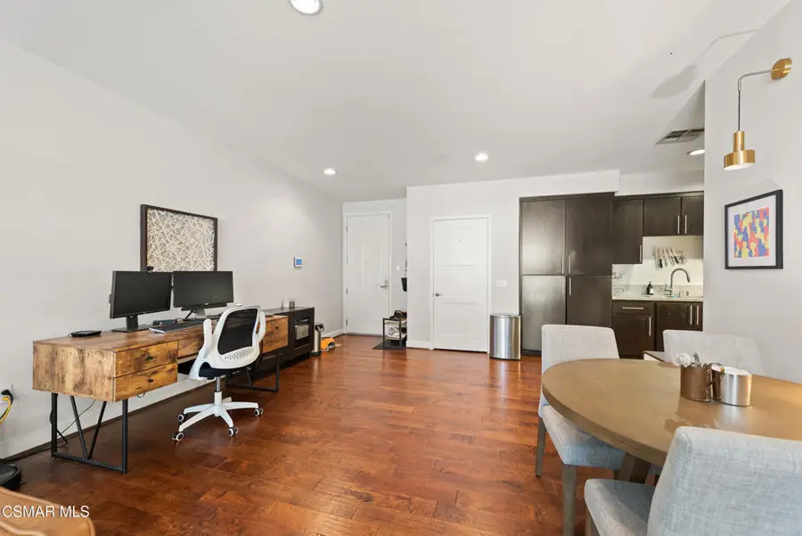 10878 Bloomfield Street #107, Toluca Lake, CA 91602 - Image #3