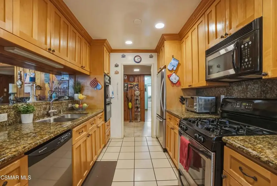 558 E Hemlock Street, Oxnard, CA 93033 - #2