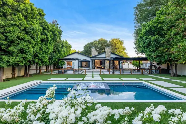 22661 Calvert Street, Woodland Hills, CA 91367