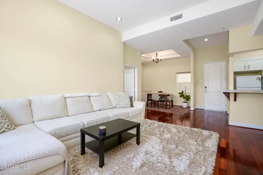 10740 Moorpark Street #304, Toluca Lake, CA 91602 - #3