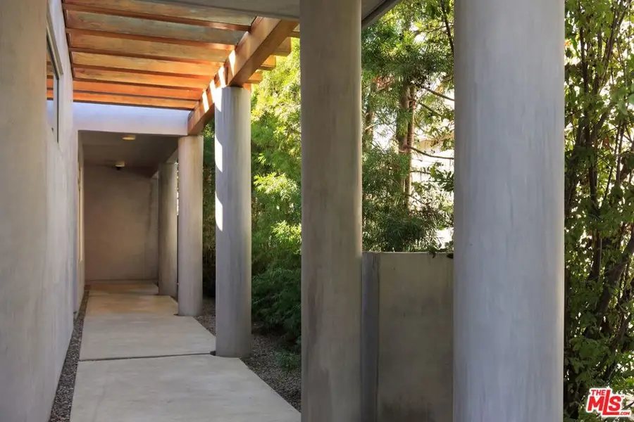 507 N Lucerne Boulevard, Los Angeles, CA 90004 - Image #3