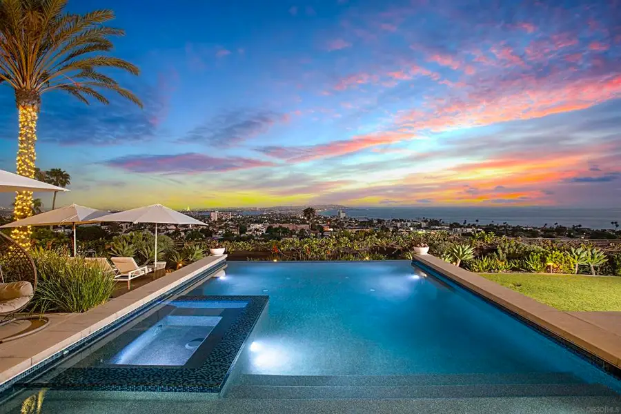 5416 Candlelight Dr, La Jolla, CA 92037 - Image #3