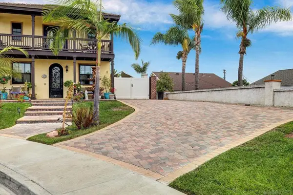 523 Hatherly St, Vista, CA 92083