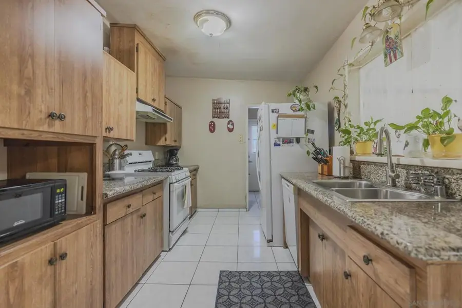 682 Valley Village Dr, El Cajon, CA 92021 - Image #3