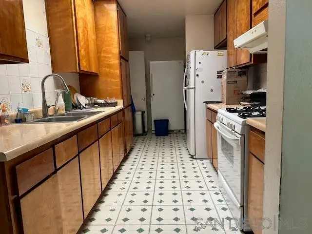 904 Salvador Guilin St W, Calexico, CA 92231 - Image #2