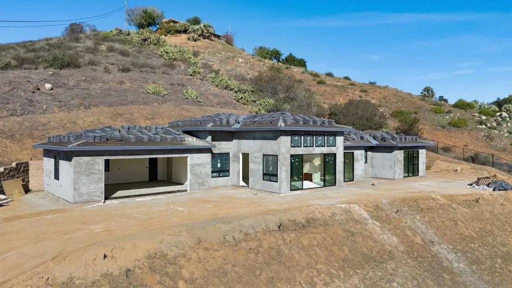 3916 Citrus Dr, Fallbrook, CA 92028 - Image #1