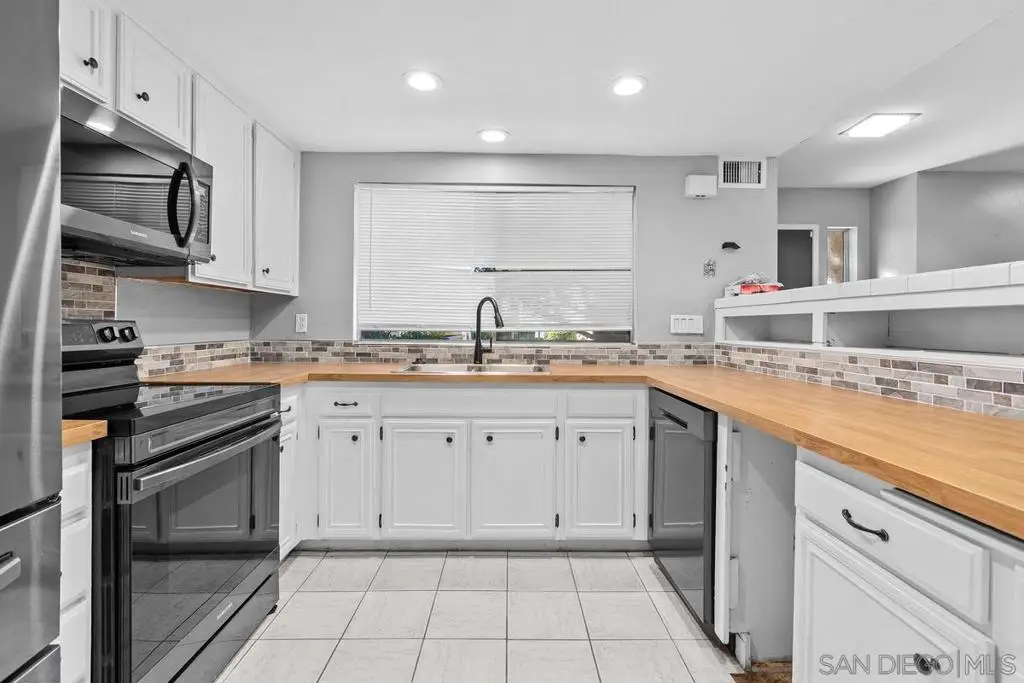 23823 Green Haven Ln, Ramona, CA 92065 - Image #1