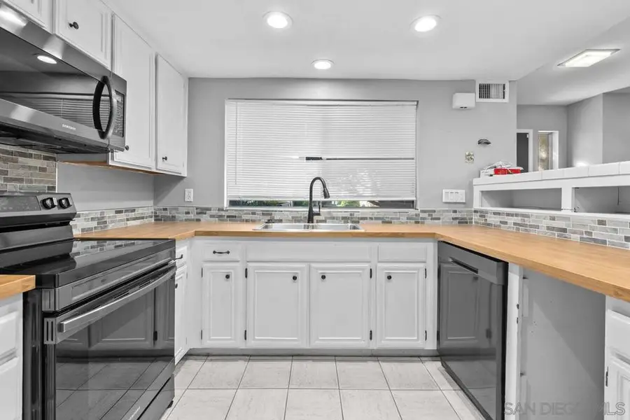 23823 Green Haven Ln, Ramona, CA 92065 - Image #2