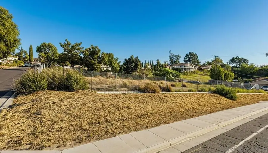 1555 Sunbury Ct, Vista, CA 92084 - Image #3