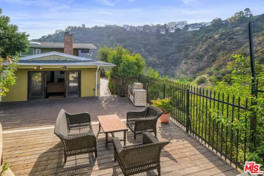 8159 Laurelmont Drive, Los Angeles, CA 90046 - Image #2