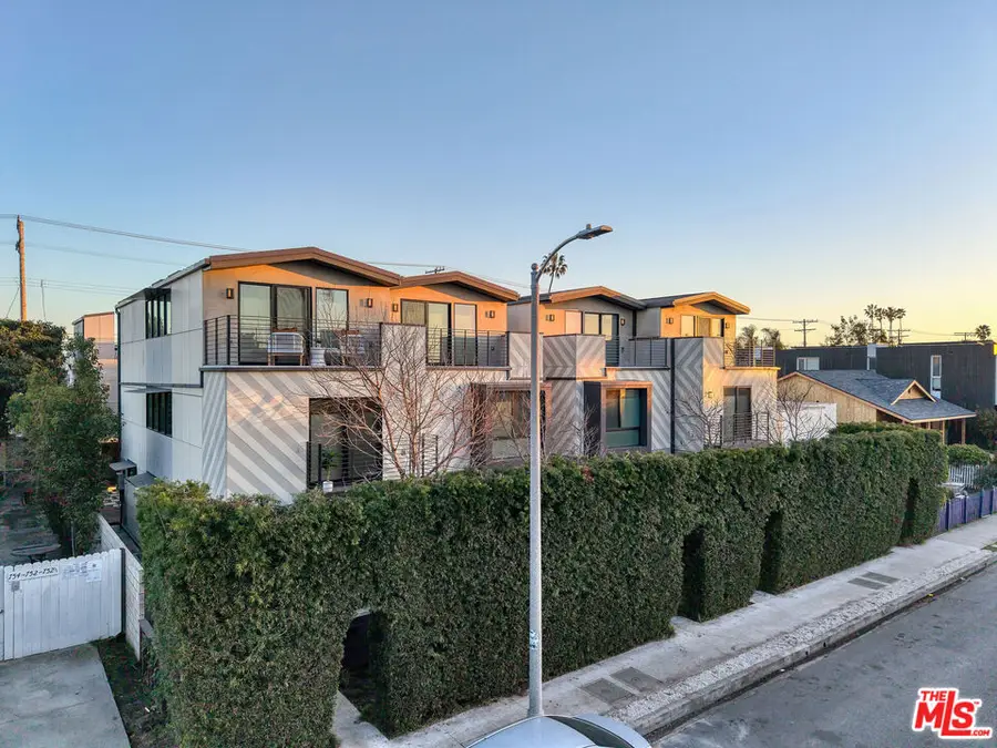 748 Brooks Avenue, Venice, CA 90291 - Image #2