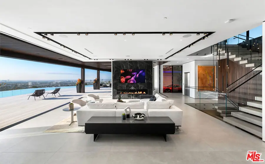 8116 Laurel View Drive, Los Angeles, CA 90069 - Image #2