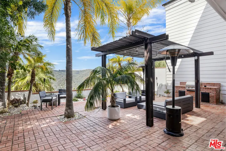 2241 Canyonback Road, Los Angeles, CA 90049 - Image #2