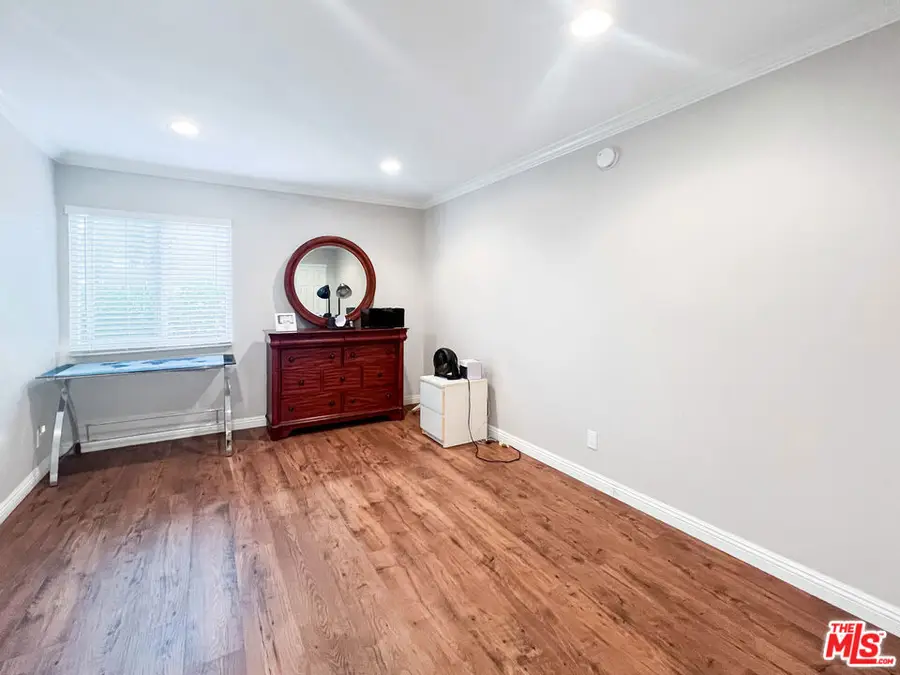 18645 Hatteras Street #110, Tarzana, CA 91356 - Image #2