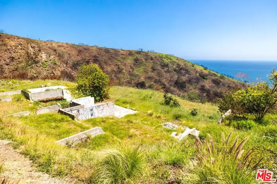 20704 Eagle Pass Drive, Malibu, CA 90265 - Image #2