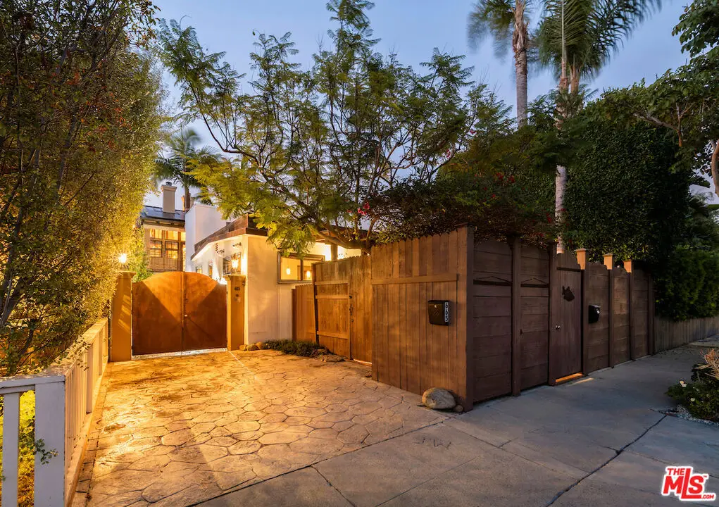 667 Santa Clara Avenue, Venice, CA 90291 - Image #1