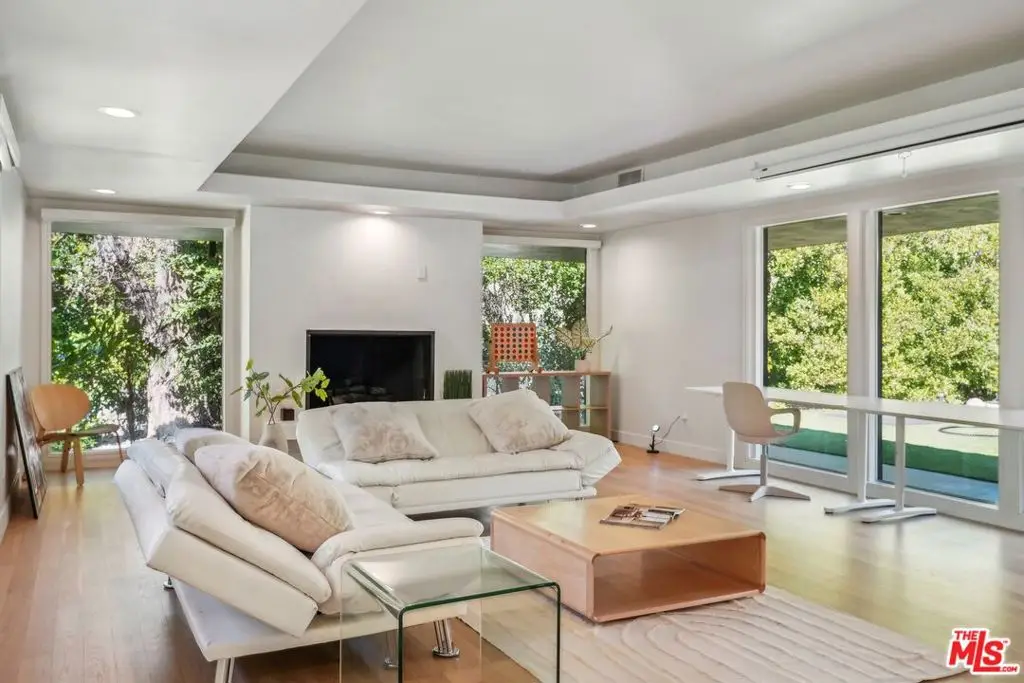 4900 Queen Victoria Road, Woodland Hills, CA 91364 - Image #1