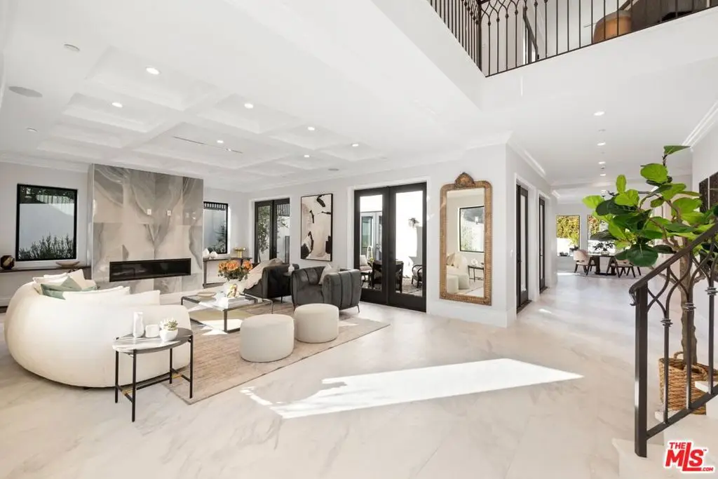 4351 Vanalden Avenue, Tarzana, CA 91356 - Image #1