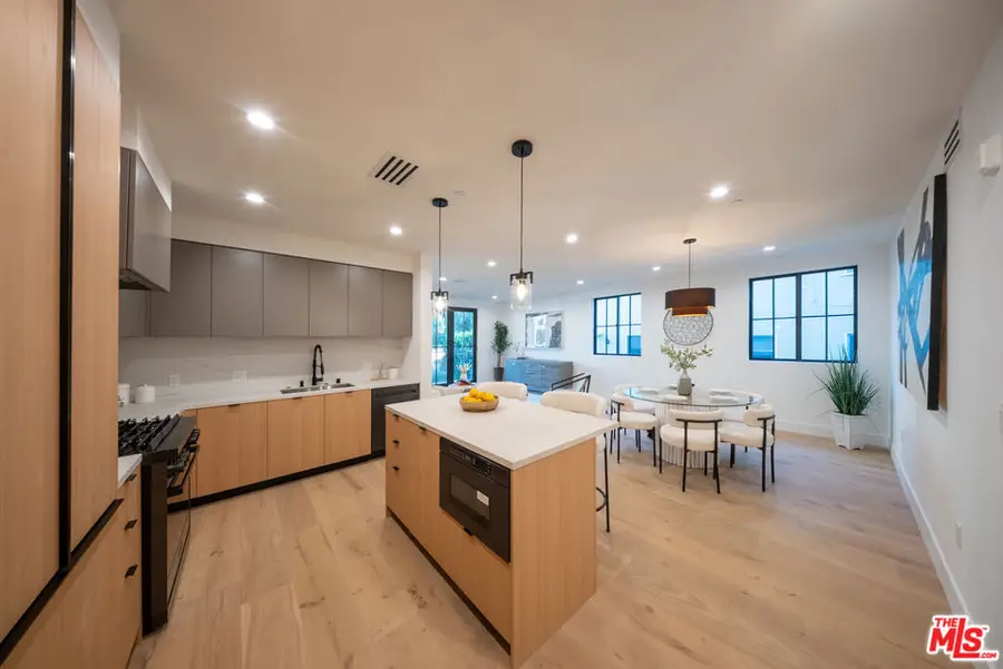 10352 Riverside Drive #103, Toluca Lake, CA 91602 - Image #3