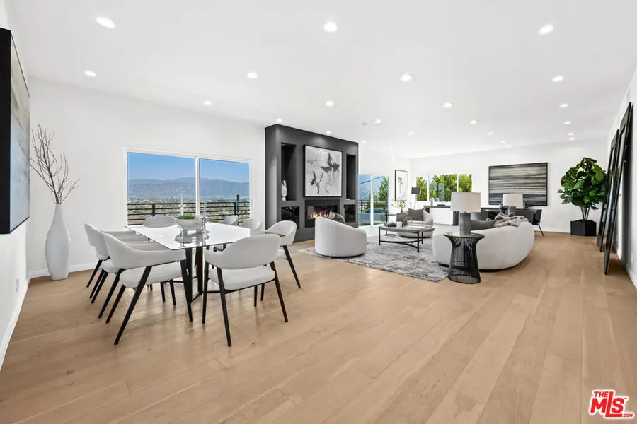 11725 Laurelwood Drive, Studio City, CA 91604 - Image #3