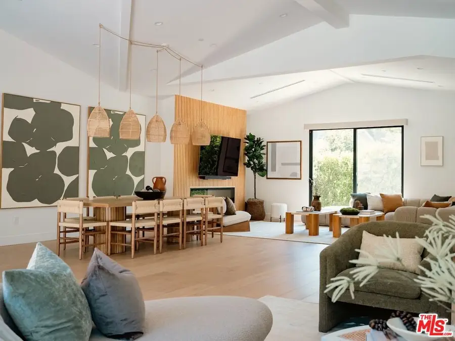 20226 Lorenzana Drive, Woodland Hills, CA 91364 - Image #3