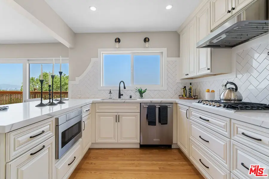 4113 Don Diablo Drive, Los Angeles, CA 90008 - Image #3