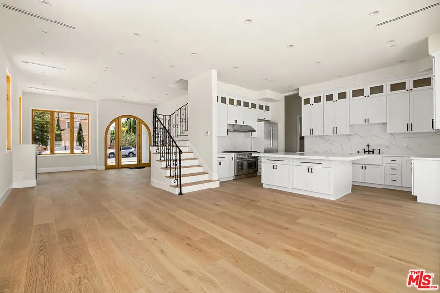 20329 Stagg Street, Winnetka, CA 91306 - Image #3