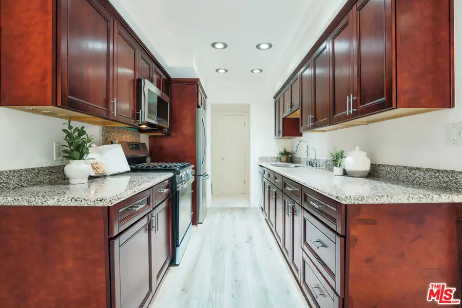 6700 Hillpark Drive #204, Los Angeles, CA 90068 - Image #2