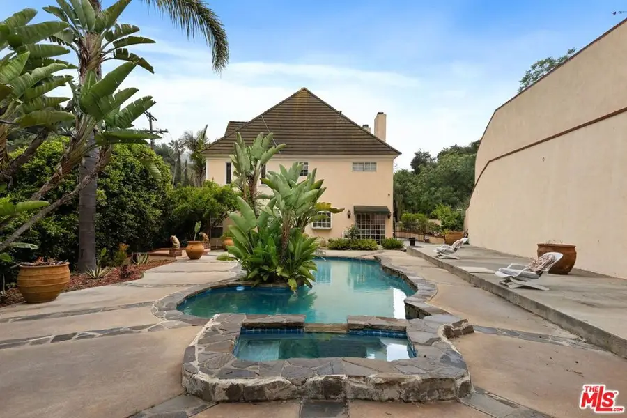 2431 Benedict Canyon Drive, Beverly Hills, CA 90210 - Image #2