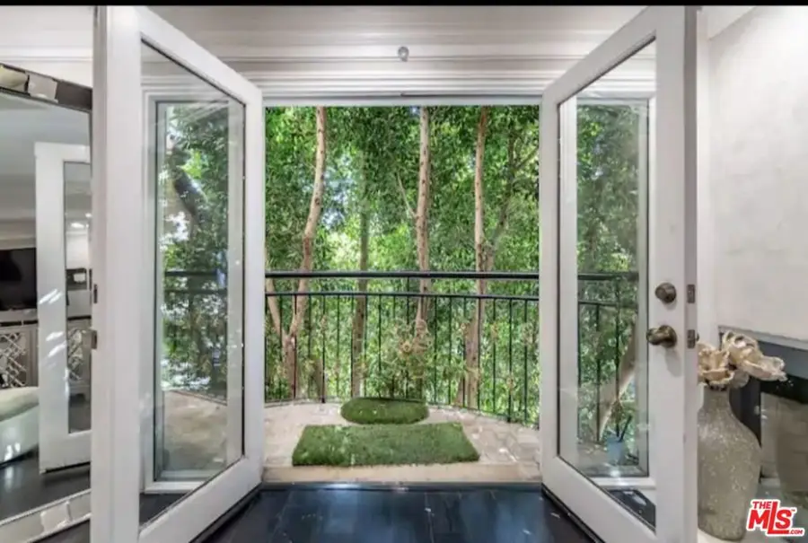 3401 Barham Boulevard #3, Los Angeles, CA 90068 - Image #2