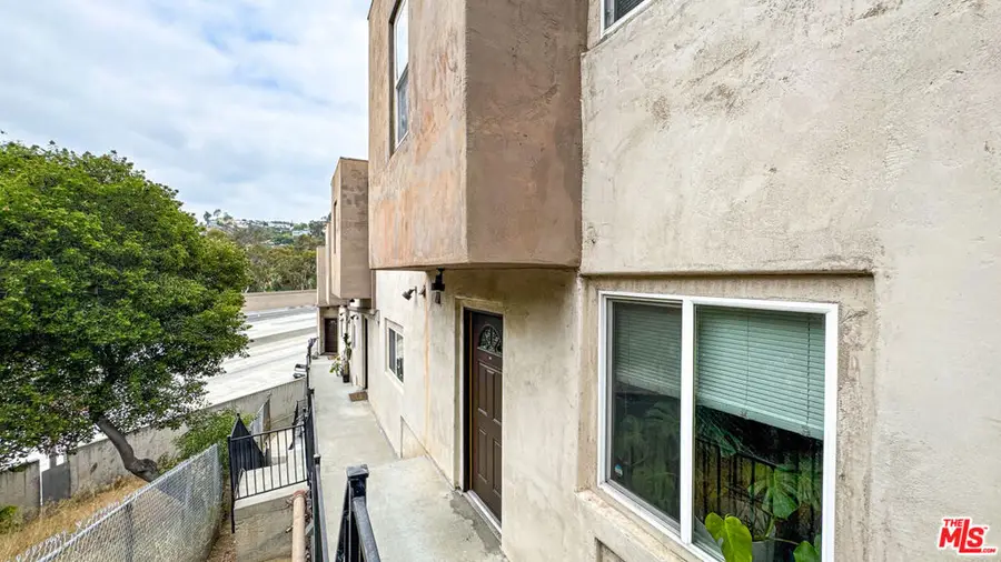 6820 Whitley Terrace, Los Angeles, CA 90068 - Image #3