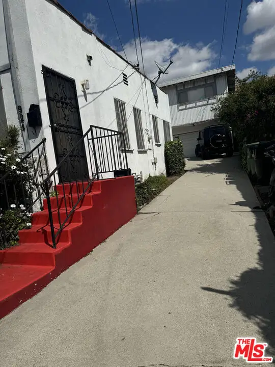924 N Chester Avenue, Inglewood, CA 90302 - Image #2