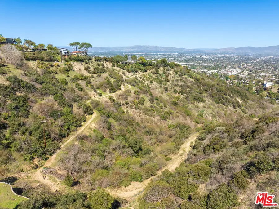 3441 N Dixie Canyon Avenue, Sherman Oaks, CA 91423 - Image #2