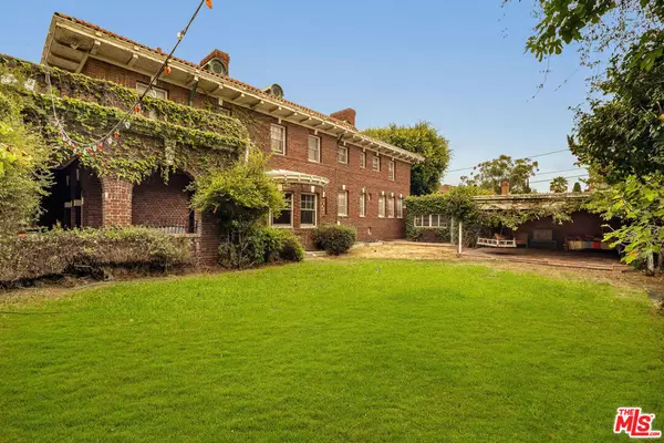 1130 Westchester Place, Los Angeles, CA 90019