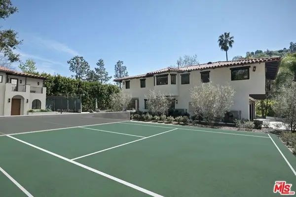 7651 Willow Glen Road, Los Angeles, CA 90046