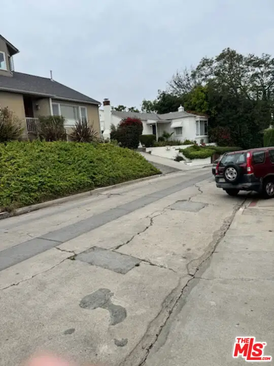 2266 Ronda Vista Drive, Los Angeles, CA 90027 - Image #3