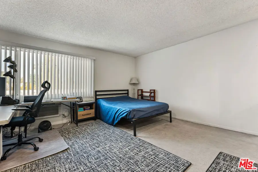 18307 Burbank Boulevard #336, Tarzana, CA 91356 - Image #3