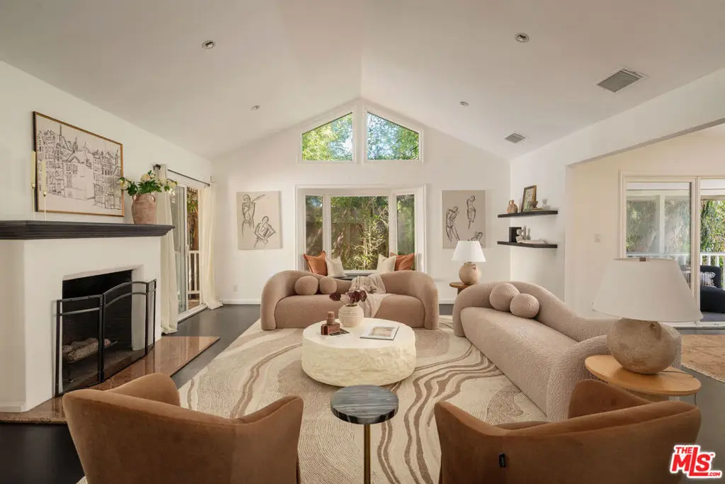 9146 St Ives Drive, Los Angeles, CA 90069 - Image #1