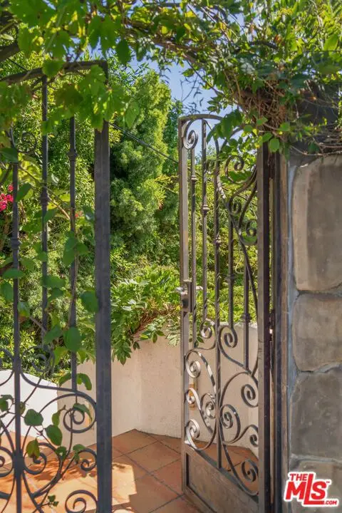 9146 St Ives Drive, Los Angeles, CA 90069 - Image #2