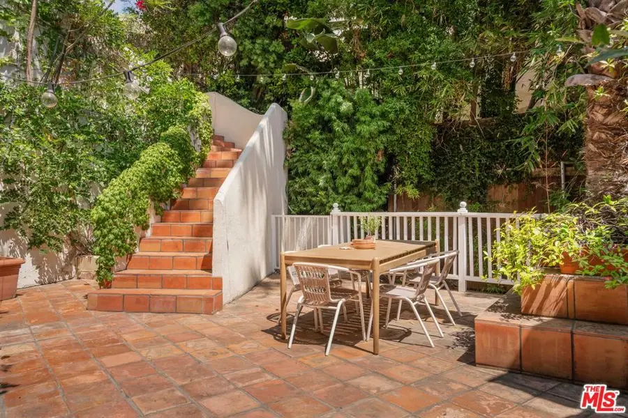 9146 St Ives Drive, Los Angeles, CA 90069 - Image #3