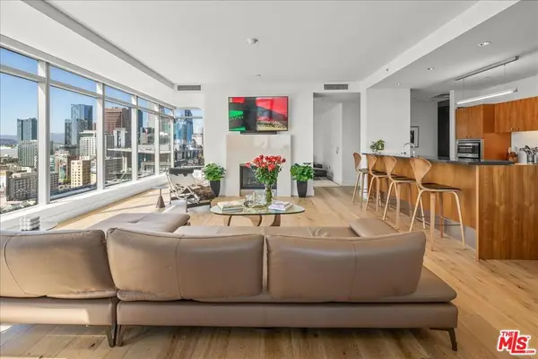 1155 S Grand Avenue #2202, Los Angeles, CA 90015