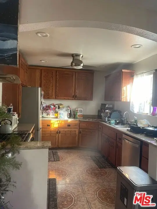 6908 Geyser Avenue, Reseda, CA 91335 - Image #3