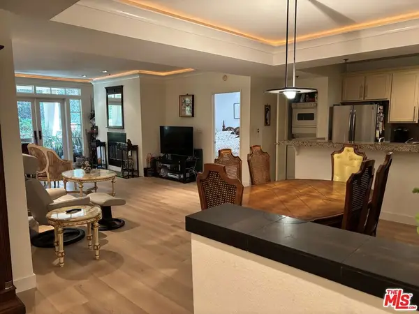 2222 N Beachwood Drive #207, Los Angeles, CA 90068