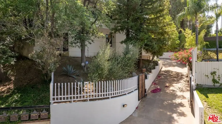 15656 Crownridge Place, Sherman Oaks, CA 91403 - #3