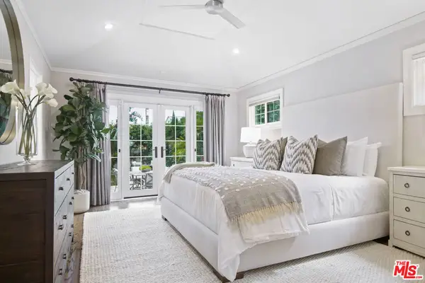 8000 Westlawn Avenue, Los Angeles, CA 90045