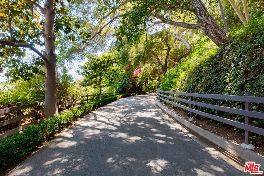 2041 Mandeville Canyon Road, Los Angeles, CA 90049 - Image #3