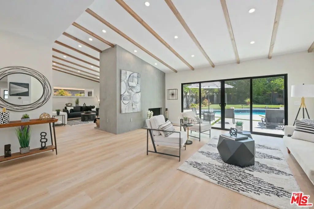 23442 Burbank Boulevard, Woodland Hills, CA 91367 - Image #1