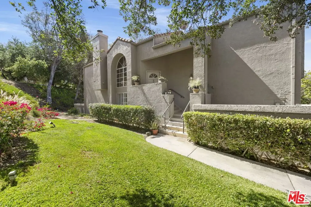 22210 Wildwood Place, Chatsworth, CA 91311 - Image #1