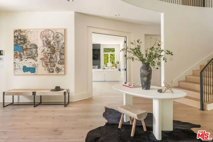 4322 Hayvenhurst Avenue, Encino, CA 91436 - Image #3